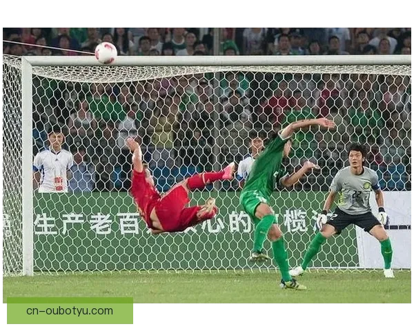 阮庭北禁区失误VAR救越南