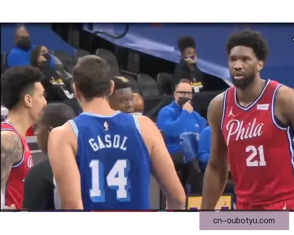 5分钟内两次争议判罚引不满